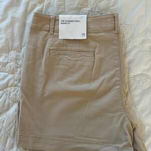 New with tag!Loft The washed twill Monroe short. 4”